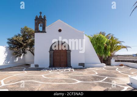 Foto einer kleinen Kirche auf der Insel Lanzarote, Isalas Canarias, Spanien Stockfoto