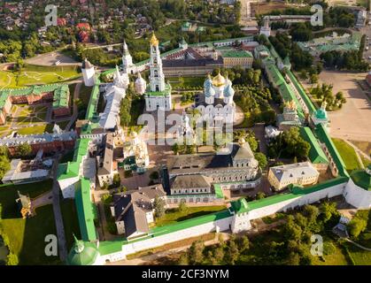 Panoramablick auf das Luftbild von Trinity-Sergius Lavra in Sergiev Posad, Russland Stockfoto