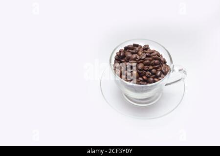 Kaffeekonzept, Kaffeebohnen in einer Glasschale Stockfoto