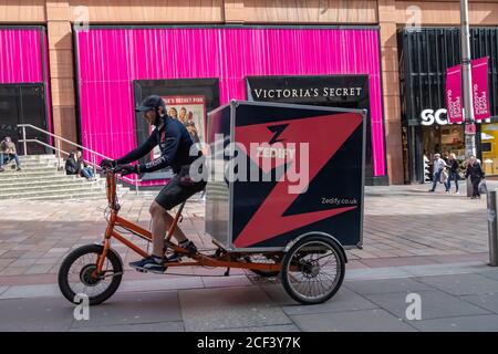 Glasgow, Schottland, Großbritannien. September 2020. Wetter in Großbritannien. Ein Zedify Fahrradkurier in Buchanan Street. Kredit: Skully/Alamy Live Nachrichten Stockfoto