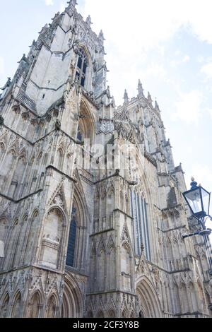 West Towers, York Minster, Precentor's Court, York, North Yorkshire, England, Vereinigtes Königreich Stockfoto