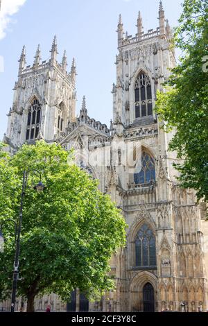 West Towers, York Minster, Precentor's Court, York, North Yorkshire, England, Vereinigtes Königreich Stockfoto