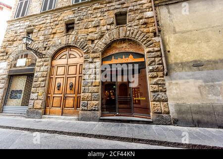 Firenze, Italien - 31. August 2018: Außerhalb von Florenz Gelateria Cillo Zeichen auf Gebäude in der Toskana auf Gasse Straße am Morgen Weitwinkel-Ansicht Stockfoto