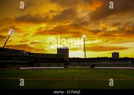 Edgbaston, Großbritannien. September 2020. EDGBASTON, ENGLAND. SEPTEMBER 03 2020: Ein allgemeiner Blick während des Sonnenuntergangs während des Vitality Blast T20 Nordants gegen Glamorgan Cricket Match auf Edgbaston Cricket Ground, Birmingham, England. Am 3. September 2020 (Foto von Mitchell Gunn/ESPA-Images) Quelle: European Sports Photo Agency/Alamy Live News Stockfoto