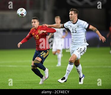 Stuttgart, Deutschland. 03. September 2020. Duelle, Duell zwischen Rodrigo Moreno (Spanien) und Niklas Suele (Deutschland). GES/Fußball/UEFA Nations League: Deutschland - Spanien, 03.09.2020 - Fußball/Fußball: UEFA Nations League: Deutschland gegen Spanien, Stuttgart, 3. September 2020 Quelle: dpa/Alamy Live News Stockfoto