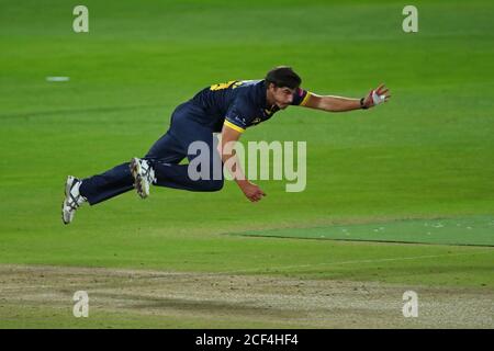 Edgbaston, Großbritannien. September 2020. EDGBASTON, ENGLAND. SEPTEMBER 03 2020: Marchant de lange von Glamorgan Bowling während des Vitality Blast T20 Northants gegen Glamorgan Cricket-Spiel auf Edgbaston Cricket Ground, Birmingham, England. Am 3. September 2020 (Foto von Mitchell Gunn/ESPA-Images) Quelle: European Sports Photo Agency/Alamy Live News Stockfoto