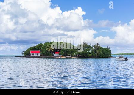 Eine kleine Insel vor der Küste bei Pointe des Regates in Mahebourg, Grand Port, Mauritius Stockfoto