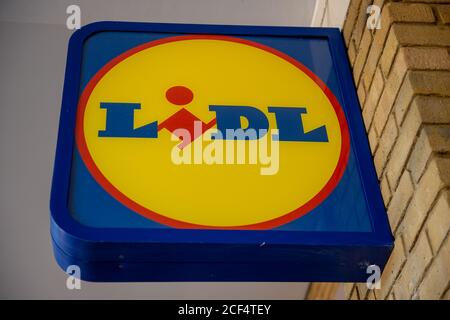 Staines-upon-Thames, Surrey, Großbritannien. Mai 2020. Ein neuer Lidl-Supermarkt in Staines ist fast für die Öffentlichkeit zugänglich. Quelle: Maureen McLean/Alamy Stockfoto