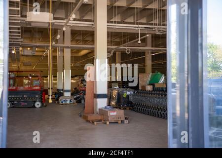 Staines-upon-Thames, Surrey, Großbritannien. Mai 2020. Ein neuer Lidl-Supermarkt in Staines ist fast für die Öffentlichkeit zugänglich. Quelle: Maureen McLean/Alamy Stockfoto