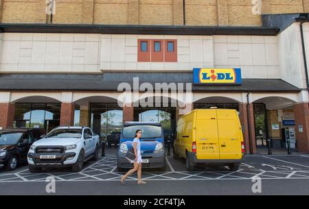 Staines-upon-Thames, Surrey, Großbritannien. Mai 2020. Ein neuer Lidl-Supermarkt in Staines ist fast für die Öffentlichkeit zugänglich. Quelle: Maureen McLean/Alamy Stockfoto