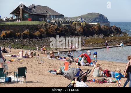 Urlauber am East Beach, Milsey Bay, North Berwick Stockfoto