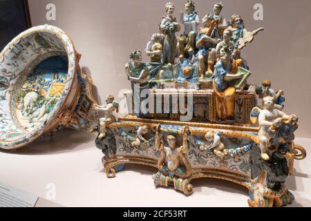 Das Metropolitan Museum of Art ist eine beliebte Touristenattraktion an der Museum Mile, New York City, USA Stockfoto
