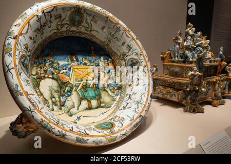 Das Metropolitan Museum of Art ist eine beliebte Touristenattraktion an der Museum Mile, New York City, USA Stockfoto