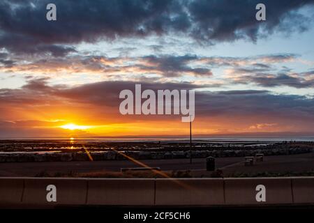 Morecambe Bay, Lancashire, Großbritannien. 3. September 2020, Morecambe Bay Sonnenuntergang von den südlichen Wunden der Bucht mit Blick auf die Irische See Quelle: PN News/Alamy Live News Stockfoto