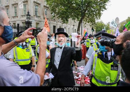 London, Großbritannien. 03. September 2020. Extinction Rebellion Aktivisten Parade "Karneval der Korruption" in London. Quelle: Waldemar Sikora Stockfoto