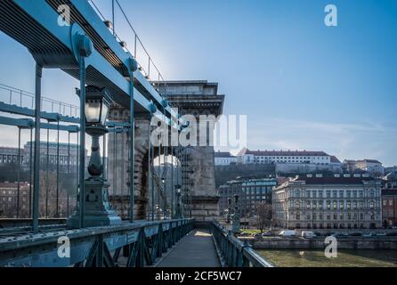 Budapest, Ungarn, März 2020, Nahaufnahme der Széchenyi Kettenbrücke Stockfoto