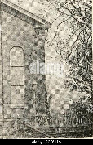 . Geschichte der Methodisten und der methodistischen Kirchen von Staten Island. ASBURY M. E. KIRCHE.New Springville. KAPITEL X. ALS BEGRABEN. DER erste Eintrag in den Kirchenbüchern der AS-Bury Methodist Episcopal Church ist wie folgt: Die Methodist Episcopal Church, in. Die Stadt-Schiff von Northfield und Grafschaft Richmond und Staat New York, wurde im Jahr unseres Herrn 1802 gebaut. Dann folgt die Bescheinigung der ersten Wahl der Treuhänder: Dies ist zu bestätigen, dass 011 der Jottag des Januar 1803, gab es eine Wahl im Haus von Nicholas Crocheron, Esq., für den Zweck der Wahl-Treuhänder. Achtern Stockfoto