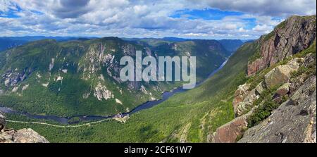 Acropole des Draveurs, Luftaufnahme von Hautes-Gorges-de-la-Riviere-Malbaie, Quebec, Kanada Stockfoto