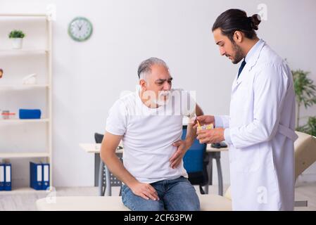 Patient leidet an Diabetes Hausarzt Stockfoto