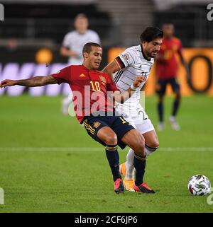 Stuttgart. September 2020. Emre Can (R) aus Deutschland steht mit Alcantara Thiago aus Spanien während eines UEFA Nations League-Spiels zwischen Deutschland und Spanien in Stuttgart, Deutschland, 3. September 2020. Quelle: Xinhua/Alamy Live News Stockfoto