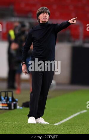 Stuttgart. September 2020. Joachim Loew, Cheftrainer Deutschlands, reagiert während eines UEFA Nations League-Spiels zwischen Deutschland und Spanien in Stuttgart, Deutschland, 3. September 2020. Quelle: Xinhua/Alamy Live News Stockfoto