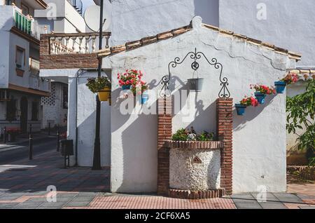 Typisch andalusische spanische weiße Dörfer. Typische Architektur. Feiertage. Reisen. La cala de Mijas Stockfoto