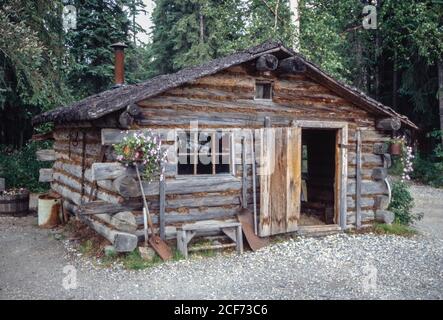 Chena Village, in der Nähe von Fairbanks, Alaska, USA. Hütte von Athabaskan John Silas, gebaut 1900. Stockfoto
