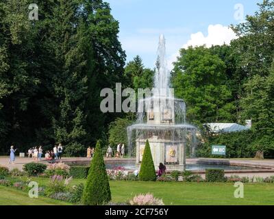 Brunnen des unteren Parks von Peterhof, Russland Stockfoto