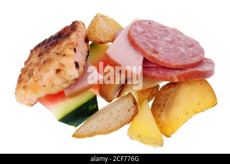 Food of the Future Konzept - kleine Scheiben Wurst Brot und Lachs. Isoliert auf weißem Studiomakro Stockfoto