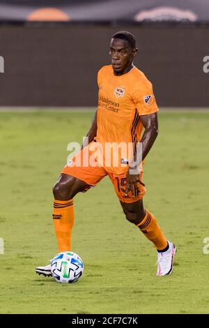 Houston, Texas, USA. September 2020. Houston Dynamo Verteidiger Maynor Figueroa (15) dribbelt den Ball gegen die Minnesota United im BBVA Stadium in Houston, Texas. Maria Lysaker/CSM/Alamy Live News Stockfoto