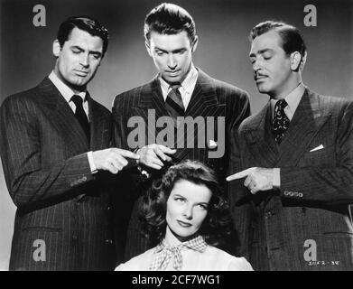 CARY GRANT JAMES STEWART JOHN HOWARD UND KATHARINE HEPBURN POSIERTEN Publicity Portrait für DIE GESCHICHTE VON PHILADELPHIA 1940 Regisseur GEORGE CUKOR Spielen Sie Philip Barry Drehbuch Donald Ogden Stewart Gowns von Gilbert Adrian Metro Goldwyn Mayer Stockfoto