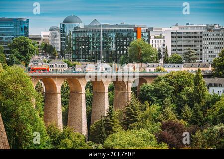 Alte Brücke, Passerelle Brücke Oder Luxemburg Viadukt In Luxemburg. Stockfoto