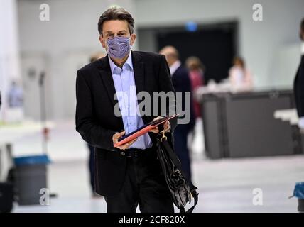 Berlin, Deutschland. September 2020. Rolf Mützenich, Vorsitzender der SPD-Bundestagsfraktion, kommt zur geschlossenen Sitzung der SPD-Bundestagsfraktion. Quelle: Britta Pedersen/dpa-Zentralbild/dpa/Alamy Live News Stockfoto