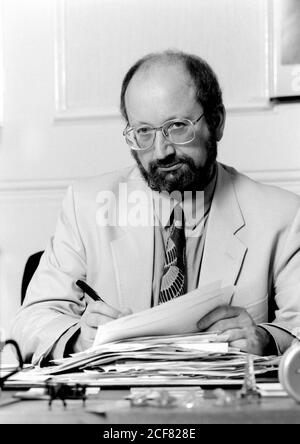 Geoff Woolf Generalsekretär der NATFKE National Association for Teachers in further and higher Education, 27 Brittania Street, London, EC1. 09 Dezember 1992. Foto: Neil Turner Stockfoto