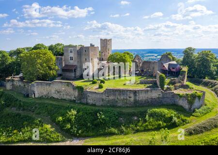 Frankreich, Cote d'Or, regionaler Naturpark von Morvan, Butte de Thil, Vic sous Thil, Chateau de Thil, mittelalterliche Burg (Luftaufnahme) // Frankreich, Côte d'Or Stockfoto