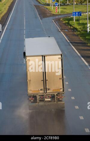 Lkw-transporte Fracht auf Land Autobahn Stockfoto