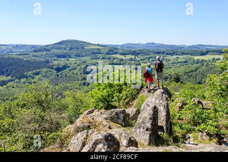 Frankreich, Yonne, regionaler Naturpark von Morvan, Quarre les Tombes, Rocher de la Perouse im Duc Forest // Frankreich, Yonne (89), Parc naturel régional Stockfoto