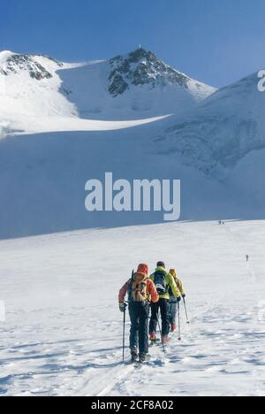 Eine Hochgebirgsskitour zum zweithöchsten Gipfel Österreichs, Traumbedingungen in der Gletscherwelt der Ötztal Alpen Stockfoto