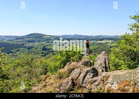 Frankreich, Yonne, regionaler Naturpark von Morvan, Quarre les Tombes, Rocher de la Perouse im Duc Forest // Frankreich, Yonne (89), Parc naturel régional Stockfoto