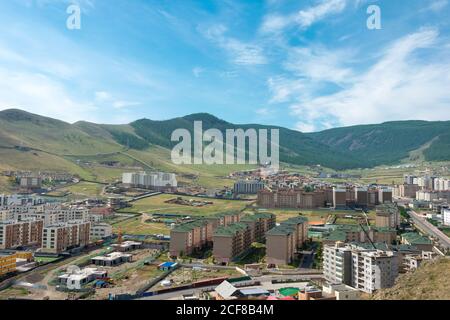 Neu erbautes Wohngebiet in Ulaanbaatar City View vom Zaisan Memorial. Ein berühmter Touristenort in Ulaanbaatar, Mongolei. Stockfoto