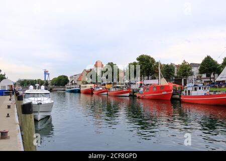 August 21 2020 - Rostock-Warnemünde, Mecklenburg-Vorpommern: Hafen mit historischen Schiffen an der ostsee Stockfoto