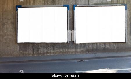 Große Plakatwand Mock-up Vorlage in der Stadt auf einer Straße Stockfoto