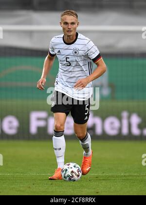 Wiesbaden, Deutschland. September 2020. Fußball, U21 Männer: Europameisterschaft Qualifikation, Deutschland - Moldawien, 1. Runde, Gruppe 9, 9. Spieltag in der Brita-Arena. Deutschlands Amos Pieper in Aktion. Kredit: Arne Dedert/dpa/Alamy Live Nachrichten Stockfoto