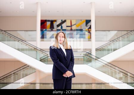 Hannover, Deutschland. September 2020. Gabriele Andretta (SPD), Präsidentin des Niedersächsischen Landtags, steht im Portikussaal des Landtags. Quelle: Moritz Frankenberg/dpa/Alamy Live News Stockfoto