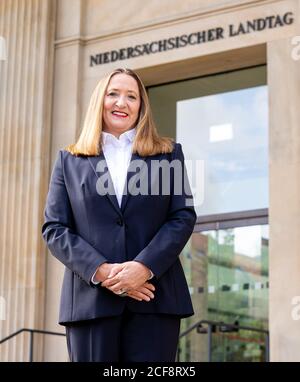 Hannover, Deutschland. September 2020. Gabriele Andretta (SPD), Präsidentin des Niedersächsischen Landtags, steht im Eingangsbereich des Landtags. Quelle: Moritz Frankenberg/dpa/Alamy Live News Stockfoto