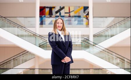 Hannover, Deutschland. September 2020. Gabriele Andretta (SPD), Präsidentin des Niedersächsischen Landtags, steht im Portikussaal des Landtags. Quelle: Moritz Frankenberg/dpa/Alamy Live News Stockfoto