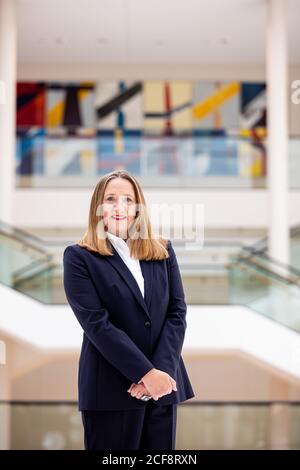 Hannover, Deutschland. September 2020. Gabriele Andretta (SPD), Präsidentin des Niedersächsischen Landtags, steht im Portikussaal des Landtags. Quelle: Moritz Frankenberg/dpa/Alamy Live News Stockfoto