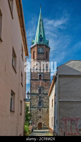 Turm in der St. Johannes der Täufer Kirche, 14. Jahrhundert, in Frydek Teil von Frydek-Mistek, Mährisch-Schlesische Region, Schlesien, Tschechische Republik Stockfoto