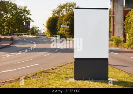Blank White Banner Poster Mock up auf einer Straße in Die Stadt Stockfoto