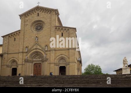 Arezzo Dom und Statue, Toskana, Italien. Stockfoto